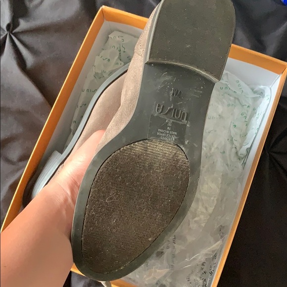 Suede bootie lightly worn - Picture 4 of 4